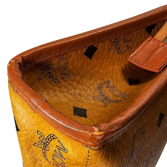 MCM CLUTCH - Picture 9 of 14